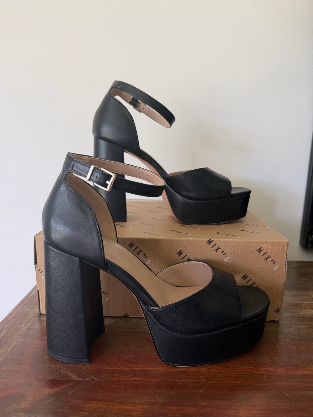 Mix No.6 Women's Vallie Platform Sandal in Black Size 9